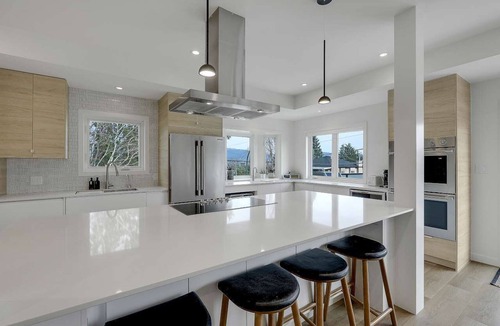 Knight House | Modern 4 Bedroom with large outdoor spaces - 15 mins to downtown