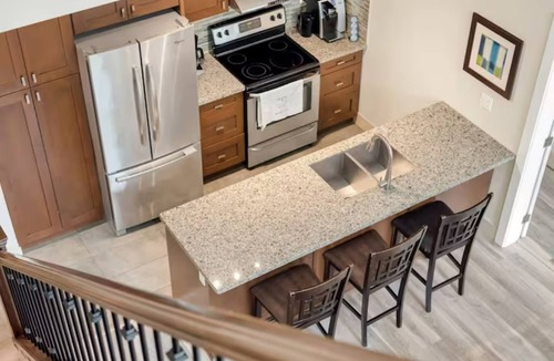 Harrison Hot Springs Apartment | Modern 4BR Penthouse With Lake Views