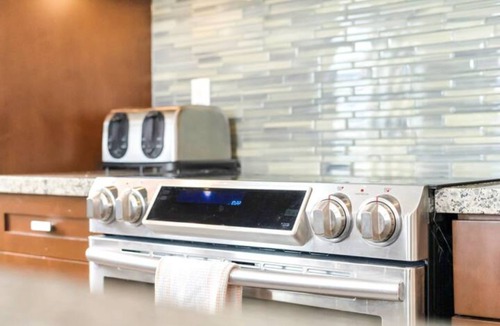 Harrison Hot Springs Apartment | Modern 4BR Penthouse With Lake Views