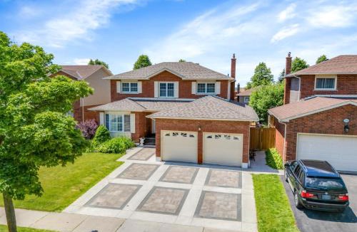 Whitby House | Modern 4BR Family Home with Pool in Whitby