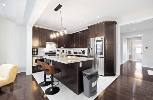Brampton House | Modern 4BR Home Foosball Relaxing Family Retreat