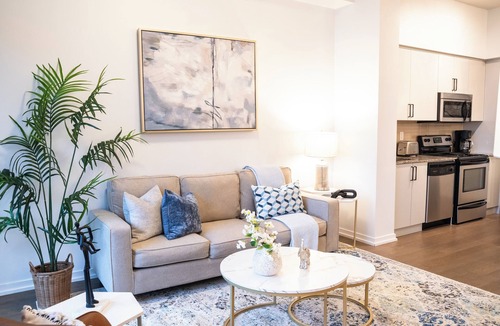 Central Waterfront Apartment | Modern Apartment in the heart of Downtown Toronto (1Bed+Office/1Bath)