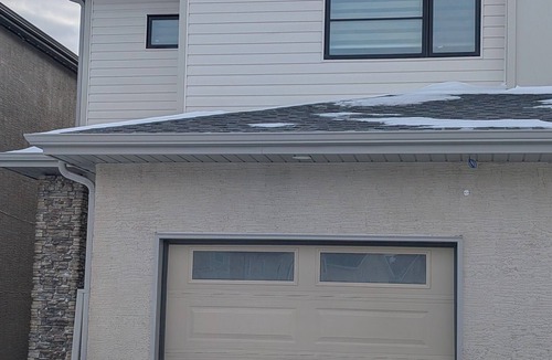 Fort Gary House | Modern Basement Suite w/Free Parking & Trails