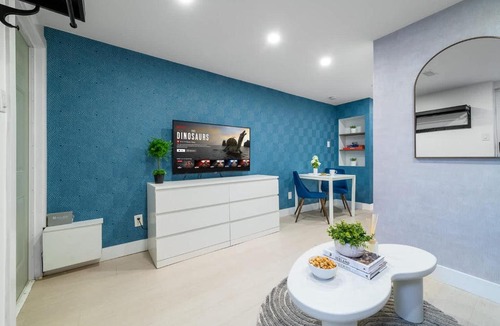 Trinity - Bellwoods Apartment | Modern Basement Suite Heart of Ossington