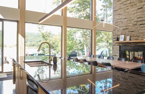 Mauricie Ski Chalet | Modern chalet on the banks of the magnificent St-Maurice River
