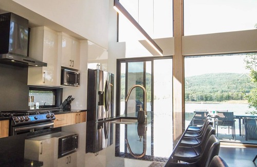 Mauricie Ski Chalet | Modern chalet on the banks of the magnificent St-Maurice River