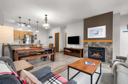 Canmore Apartment | Modern Cabin Vibes with pool at The Lodges