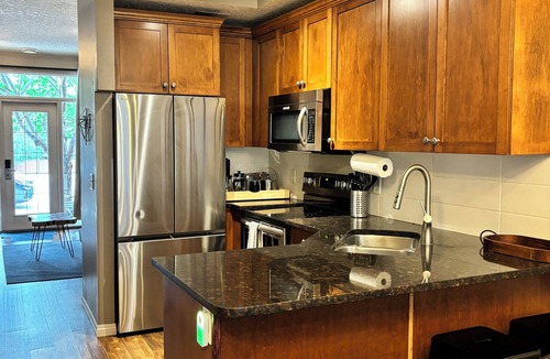 Canmore Ski Chalet | Modern Cabin with Swimming Pool Canmore/Banff
