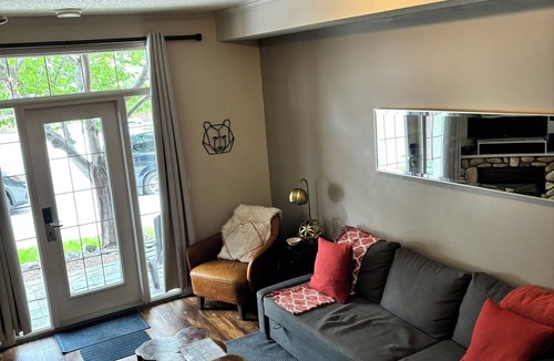 Canmore Ski Chalet | Modern Cabin with Swimming Pool Canmore/Banff