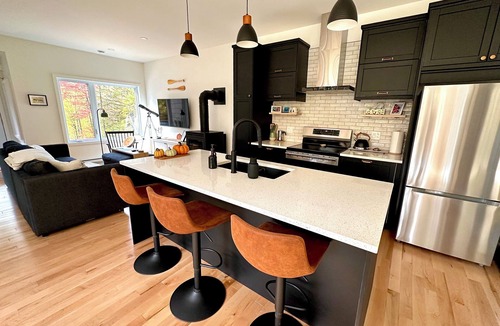 Saint-Raymond Ski Chalet | Modern chalet 2 minutes from the Bras-du-Nord Valley | Spa & Sauna