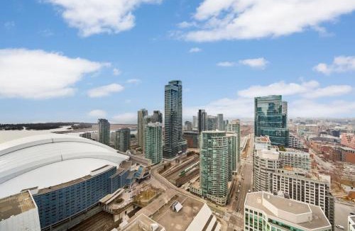 Toronto Entertainment District Apartment | Modern City Condo with Parking Walk to CN Tower