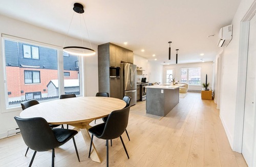 Longueuil Condo | Modern condo by Boisé du Tremblay with parking and fitness equipments