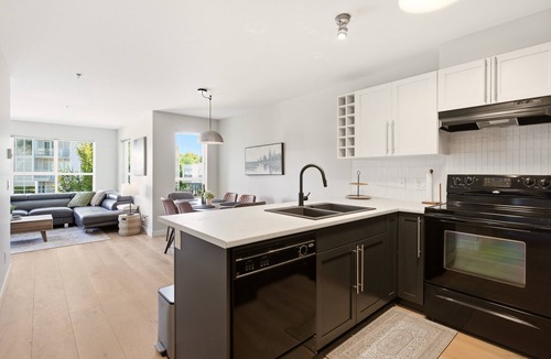 North End Condo | Modern Condo Downtown @Waterscapes-HE321