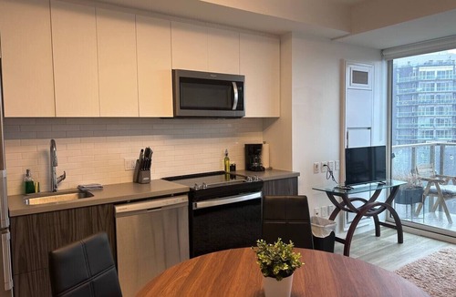 Hintonburg Apartment | Modern condo in the heart of Westboro