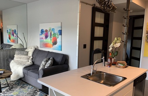 Kamloops Bed & Breakfast | Modern contemporary suite