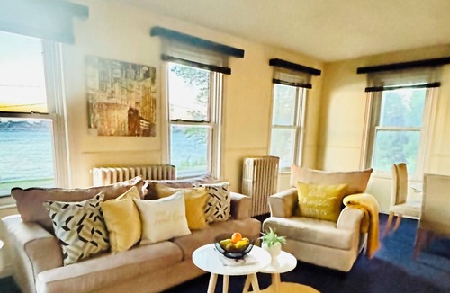 Bridgeview House | Modern cozy home on the riverfront close to casino,downtown, Uof W and detroit