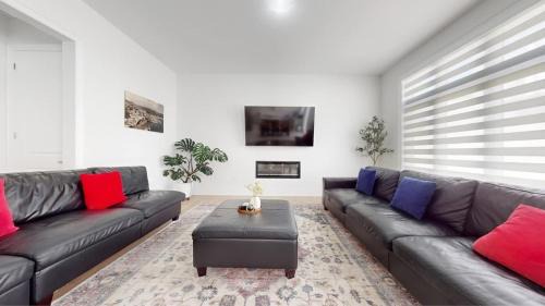 Caledon House | Modern-Detached 5 Bedroom100 Spotless-Sleeps 13