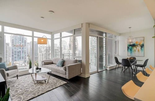 Downtown Vancouver Apartment | Modern Downtown Apartment with Water Views