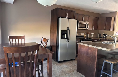 Farmington House | Modern Duplex with 3 bedroom