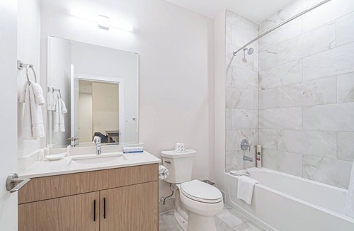 Dean Park Apartment | Modern Fully Furnished 1 Bedroom Apartment Unit 2