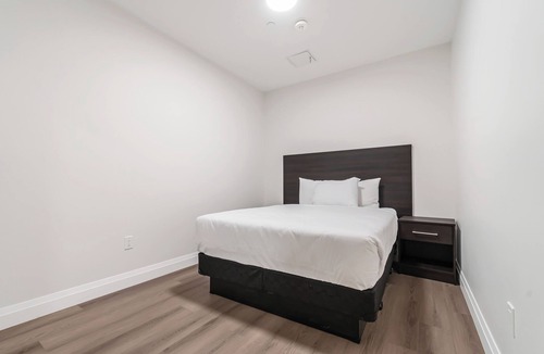 Dean Park Apartment | Modern Fully Furnished 2 Bedroom Apartment Unit 4