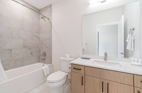 Dean Park Apartment | Modern Fully Furnished 3 Bedroom Apartment Unit 3