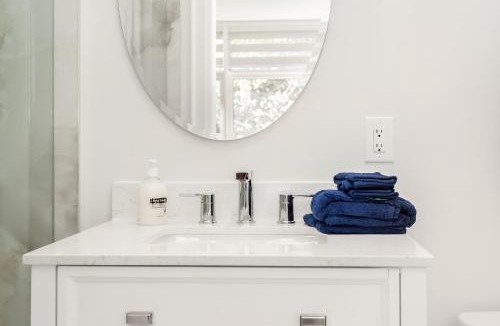 Bronte House | Modern Gem 8 min Walk to Marina Near Downtown