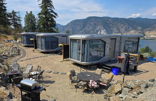 Okanagan-Similkameen Cottage | Modern Glass Pod on Vineyard