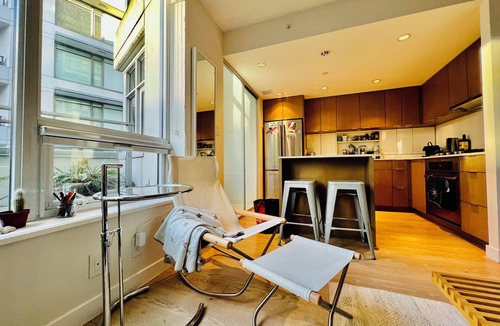 Mount Pleasant Apartment | Modern Hip Apartment in Olympic Village
