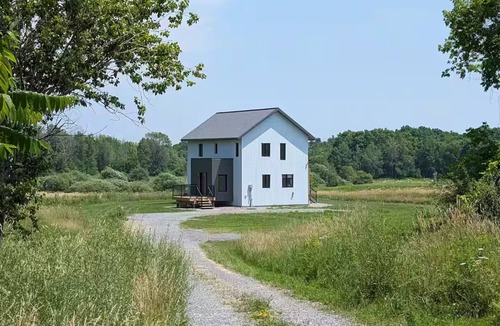 Lyndhurst House | Modern Home on 36 Private Acres | Dark Skies & Stargazing | Rideau Lakes