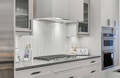 Garrison Woods House | Modern Home with Spa Bath & Garage Altadore