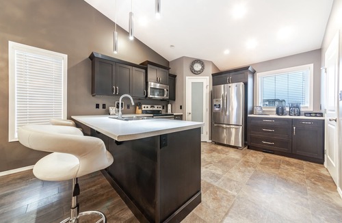 Lloydminster House | Modern House {Fenced Back Yard} BBQ Garage {Clean}
