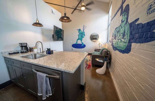 Buchanan Apartment | Modern King bed Apartment next to Brewery!
