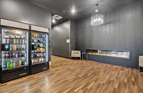 SoNo Apartment | Modern King Studio Downtown ATL Apartment