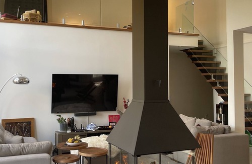 Val-des-Monts Ski Chalet | Modern Lake House — 50 min from Ottawa!