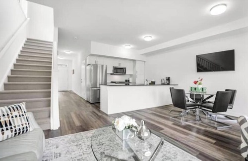 Hespeler House | Modern Living By the River - Entire Homenn