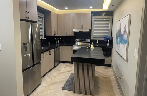 Niagara Falls House | Modern Masterpiece 7 Bedroom Home