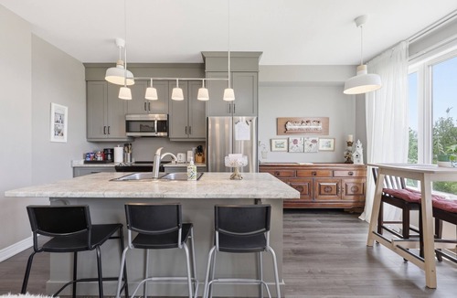 Niagara Falls House | Modern Niagara Retreat 3BR Home Near Falls & Brock