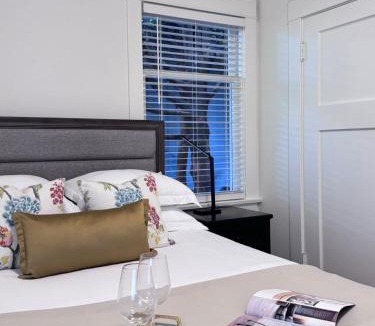 West Side House | Modern Queen Room Private Ensuite Vancouver West