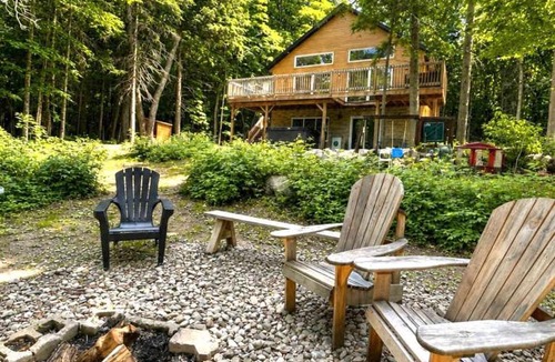 Amherst House | Modern Retreat in Forest with Hot Tub