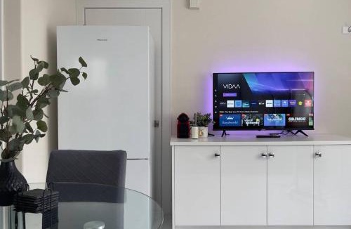 Knight Apartment | Modern Spacious 1BR minutes away from Main St