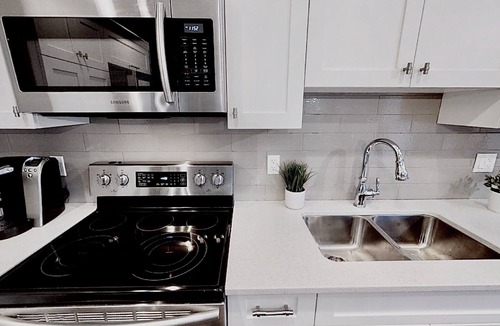Central Okanagan Cottage | Modern, spacious and great for families : Comfortably sleeps 8