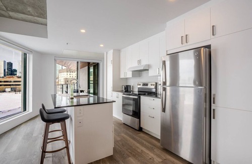 Griffintown Apartment | Modern Stay in Griffintown | Free Parking