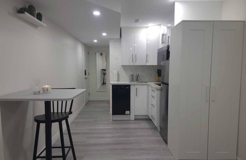 Norval Apartment | Modern Studio Apartment (Sep Entrance)