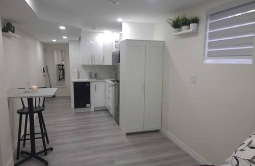 Norval Apartment | Modern Studio Apartment (Sep Entrance)
