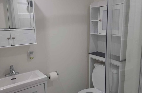 Norval Apartment | Modern Studio Apartment (Sep Entrance)
