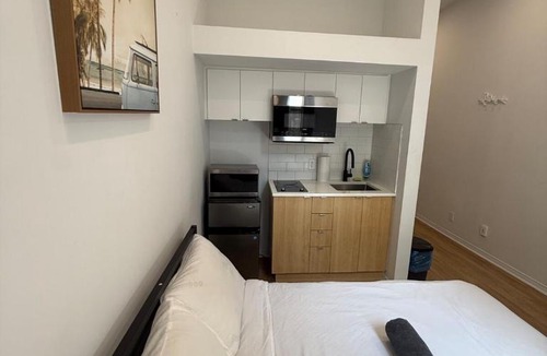 Quartier des Spectacles Apartment | Modern Studio Downtown MTL for 2 with Free Parking