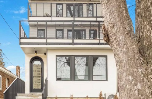 Mimico Apartment | Modern Toronto Residence by the Lake - 2BDR