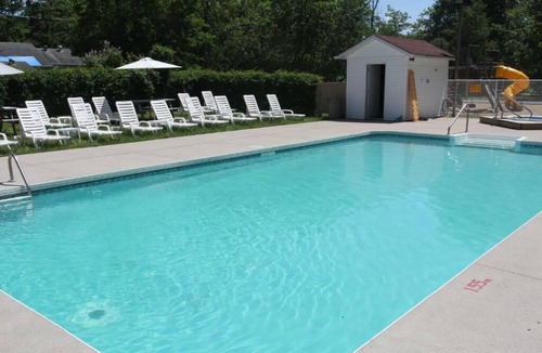Wasaga Beach Apartment | Modern Two-Bedroom Suite - 25 min to Blue Mountain, 3 min walk to Beach