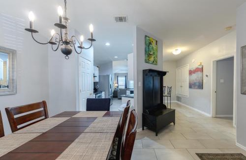 West San Antonio House | Modern Updates - Great Location - King Bed- BMT